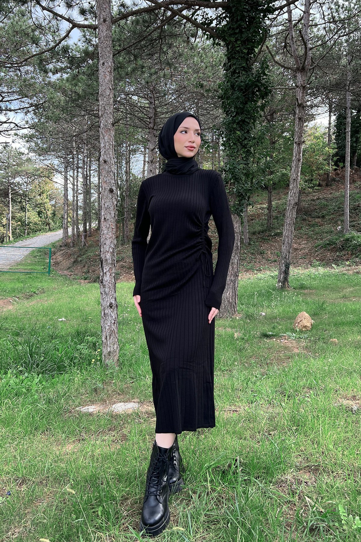 Çizgili Kumaş Belden Büzgülü Tesettür Triko Elbise Siyah
