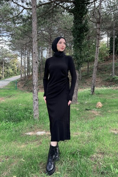 Çizgili Kumaş Belden Büzgülü Tesettür Triko Elbise Siyah
