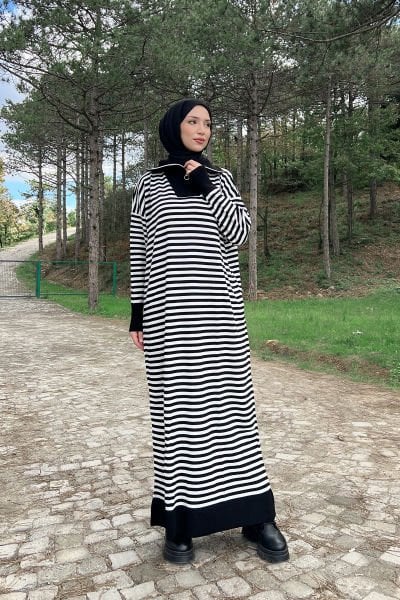 Yatay Çizgili Fermuarlı Tesettür Triko Elbise Siyah