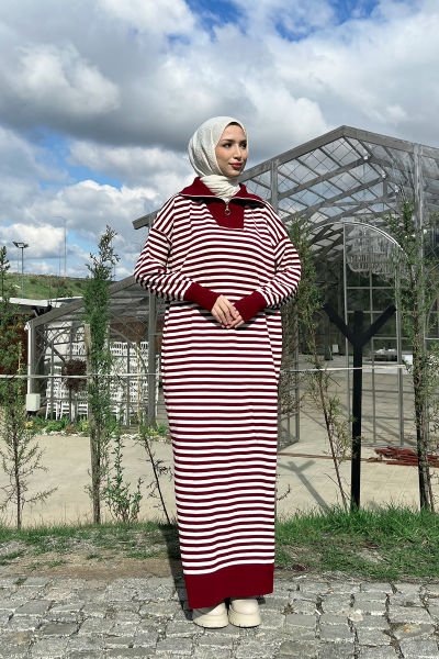 Yatay Çizgili Fermuarlı Tesettür Triko Elbise Bordo