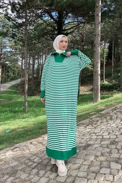 Yatay Çizgili Fermuarlı Tesettür Triko Elbise Çim Yeşili