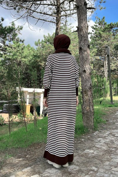 Yatay Çizgili Fermuarlı Tesettür Triko Elbise Kahverengi