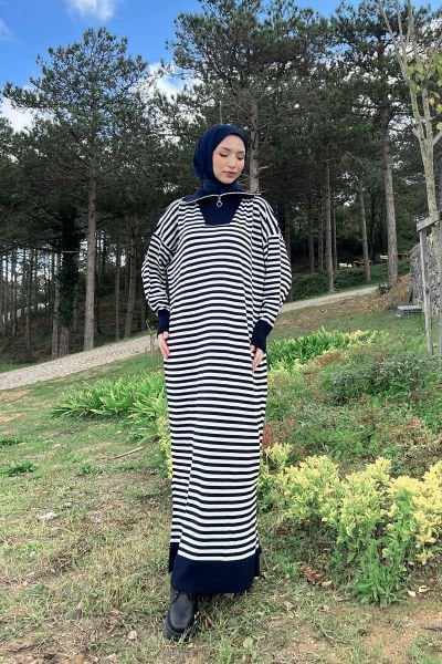 Yatay Çizgili Fermuarlı Tesettür Triko Elbise Lacivert