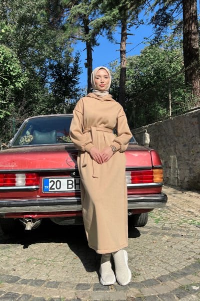 Kapüşonlu Seyyar Kuşaklı Tesettür Elbise Vizon