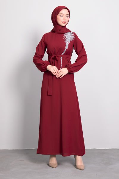 Yakası Simli Mercan Desenli Kuşaklı Tesettür Elbise Bordo