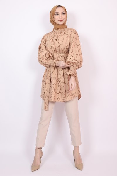 Lazer Kesim İşlemeli Tesettür Tunik Camel
