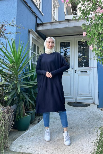 Oversize Kesim Rahat Kalıp Tesettür Triko Tunik Lacivert