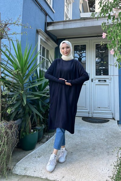 Oversize Kesim Rahat Kalıp Tesettür Triko Tunik Lacivert