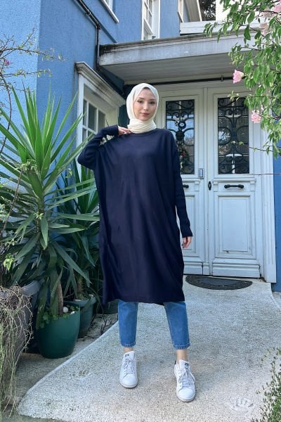 Oversize Kesim Rahat Kalıp Tesettür Triko Tunik Lacivert