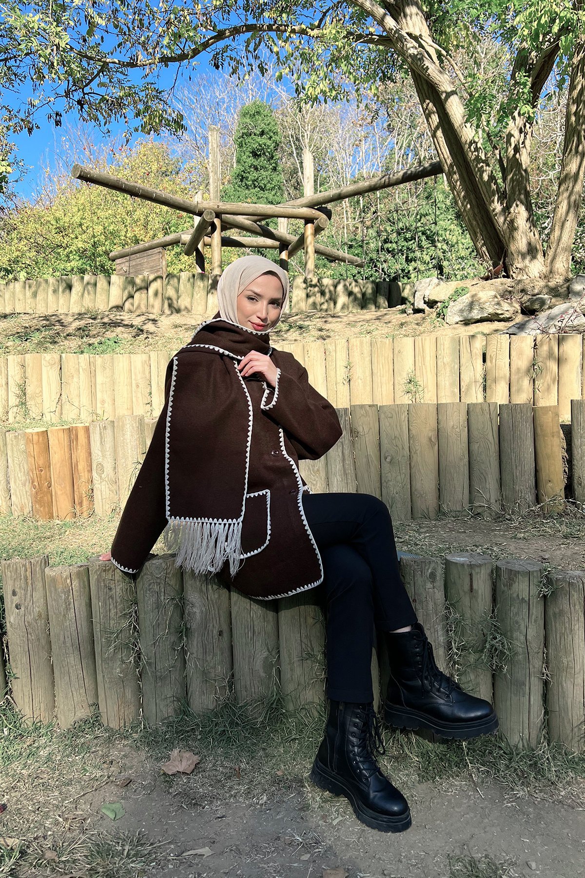 Atkı Dolamalı Tesettür Kaşe Hırka Kahverengi