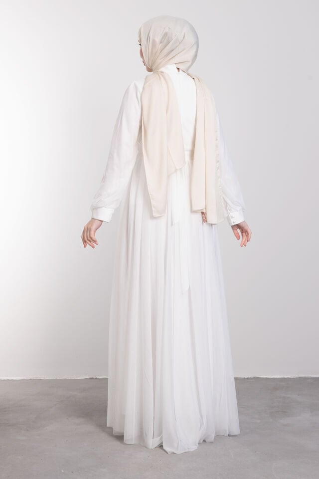 Minimalist Sıralı Piliseli Tesettür Abiye Beyaz