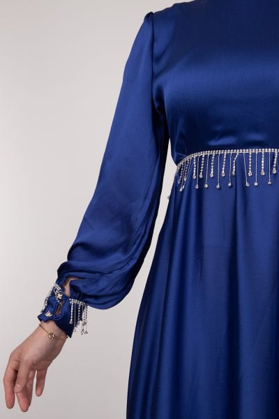 Beli Sallantılı Kristal İşlemeli Tesettür Abiye Saks